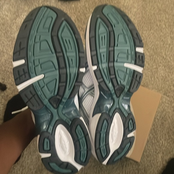 ASICS - Picture 6 of 6